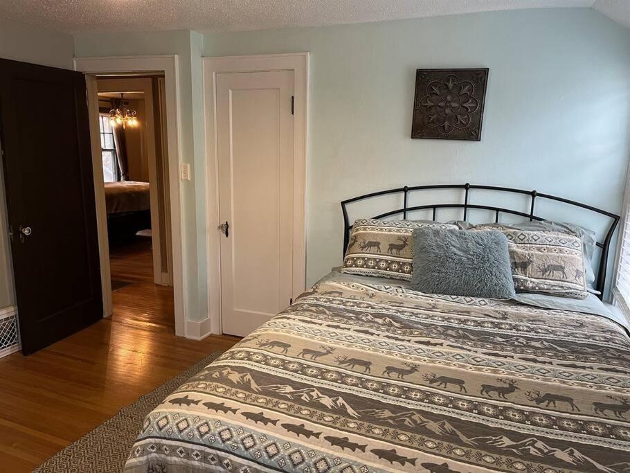 Historic Twin Tudors Inn Sioux Falls Buitenkant foto