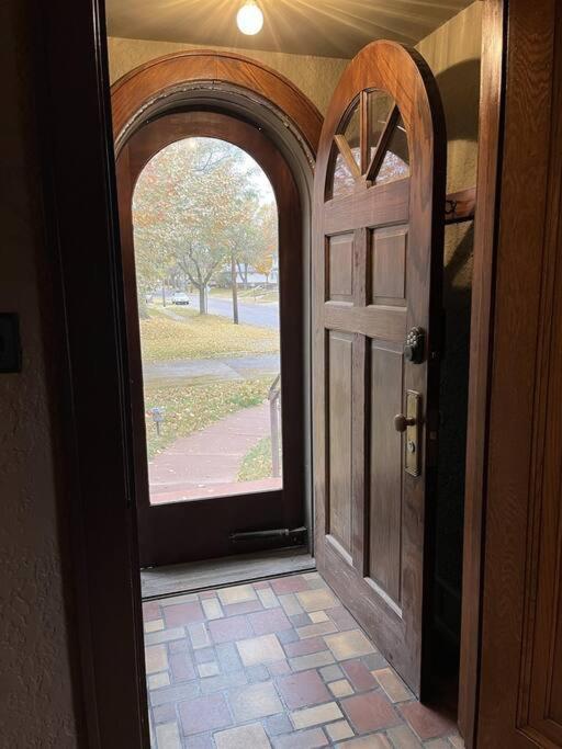 Historic Twin Tudors Inn Sioux Falls Buitenkant foto