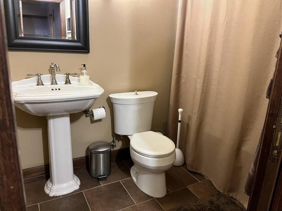 Historic Twin Tudors Inn Sioux Falls Buitenkant foto