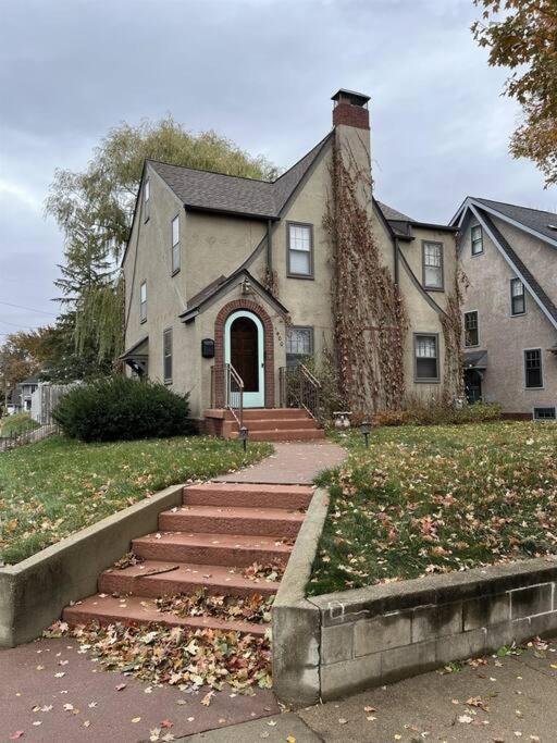 Historic Twin Tudors Inn Sioux Falls Buitenkant foto