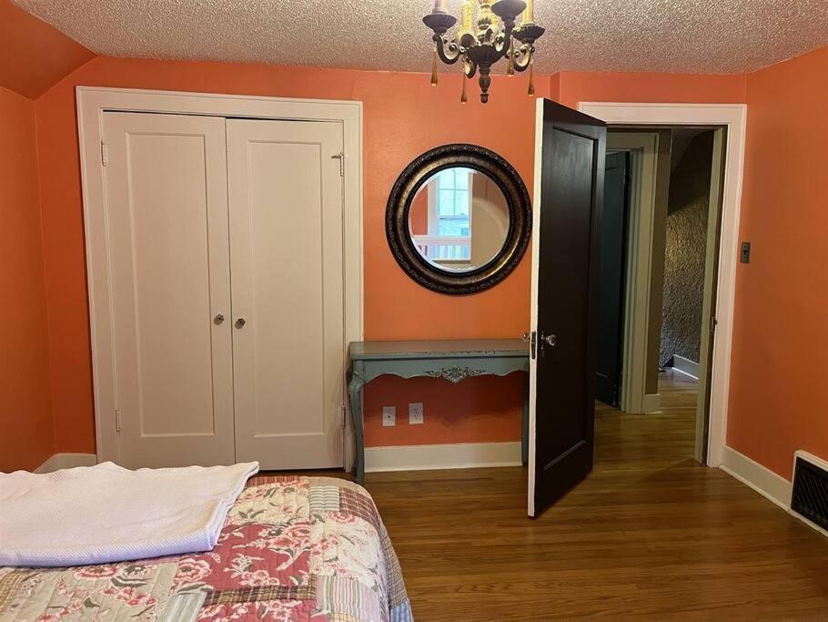 Historic Twin Tudors Inn Sioux Falls Buitenkant foto