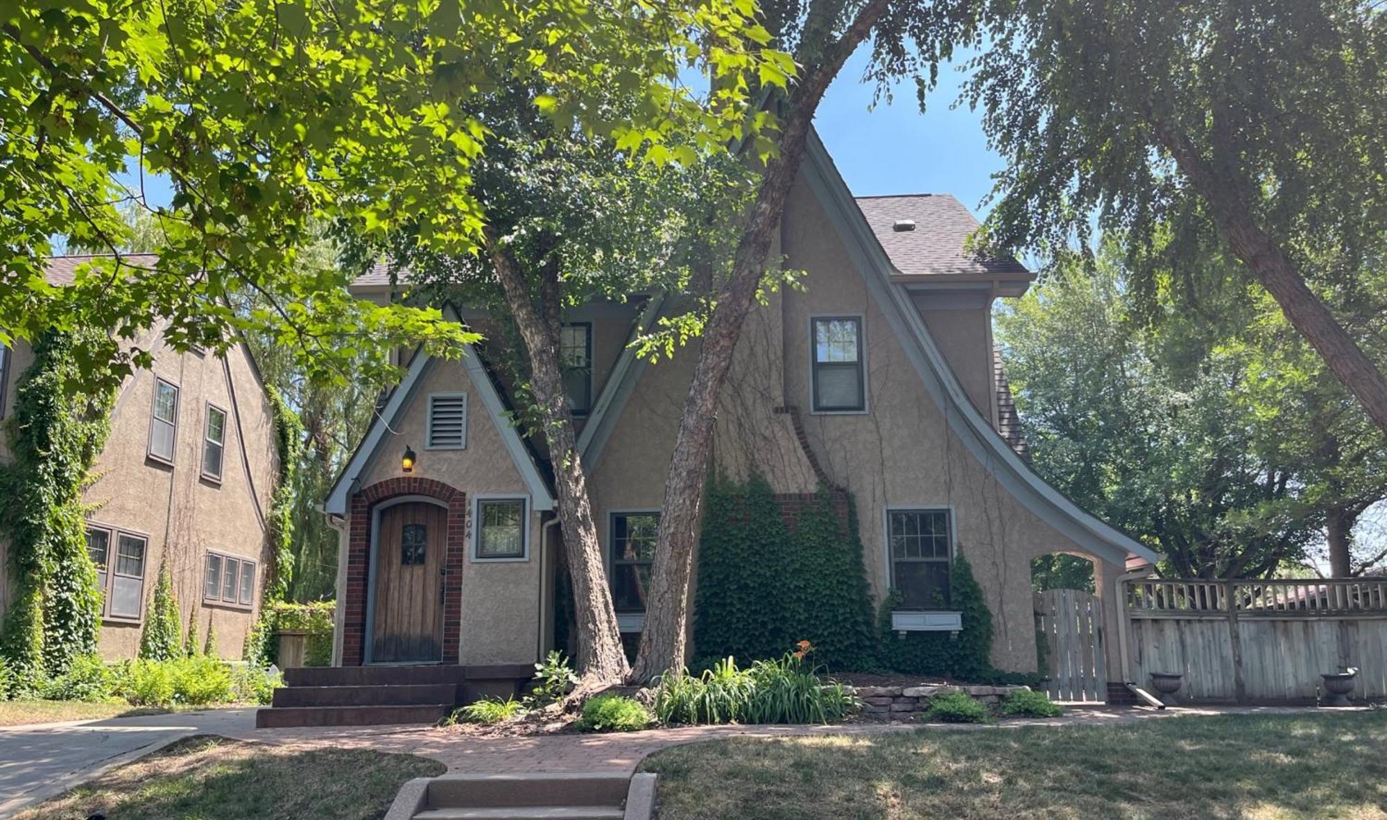 Historic Twin Tudors Inn Sioux Falls Buitenkant foto