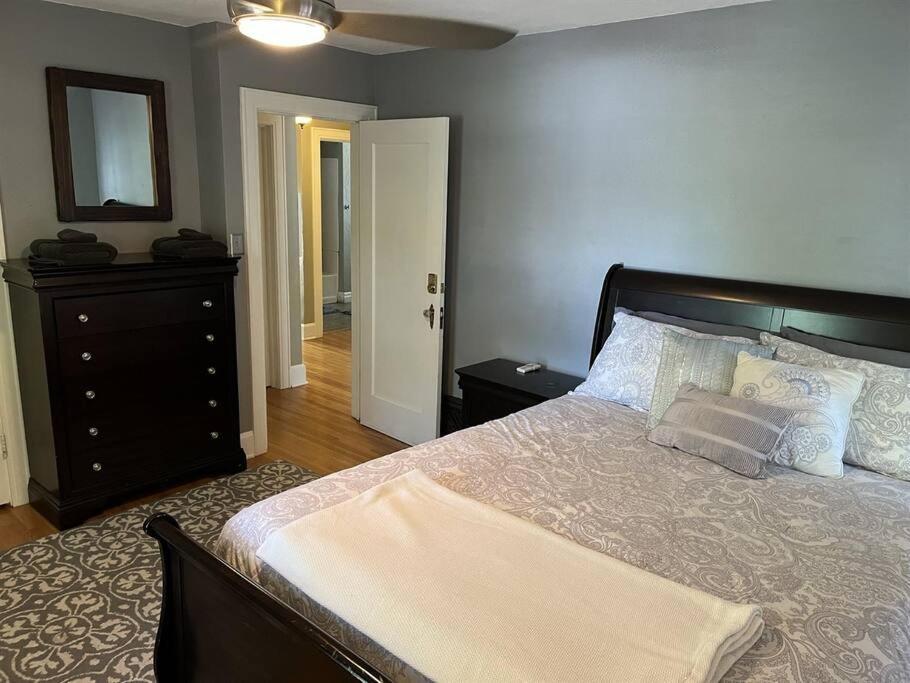 Historic Twin Tudors Inn Sioux Falls Buitenkant foto